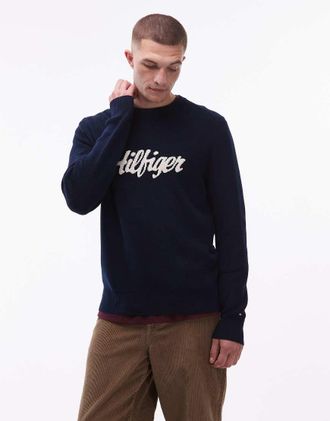 Tommy Hilfiger Maglione blu navy con scritta grafica grande del logo in rilievo al centro