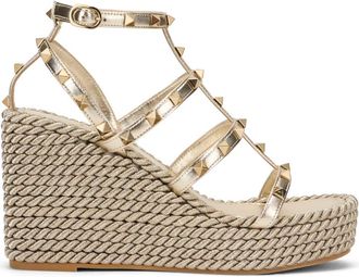 Valentino Garavani Rockstud Torchon Wedge Sandalen - Dames - Sleehakken - Geel - 39 EU - Leer - Schoenen