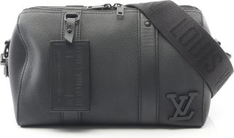 Louis Vuitton Black Noir Leather Shoulder Bag (Pre-Owned)