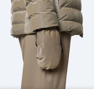 Rains Mittens Quilted In Velvet Taupe