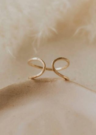 Hello Adorn Womens Revolve Ring In Gold