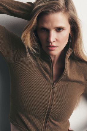 Alo | Seamless Two Tone Rib Jacket in Java Brown, Size: Medium