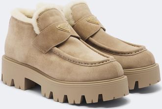 Prada Botines con plataforma de ante con borrego