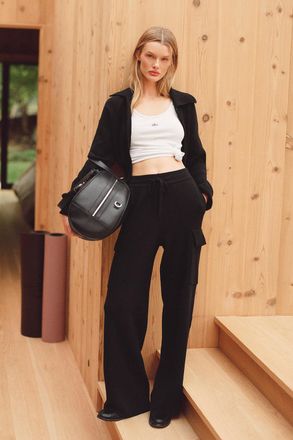 Alo | Scholar Knit High-Waist Cargo Pants in Black, Size: Medium