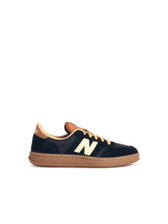 New Balance T500 zwarte su&egrave;de sneakers