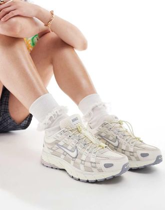 Nike P6000 - Sneakers bianco sporco con dettagli metallizzati