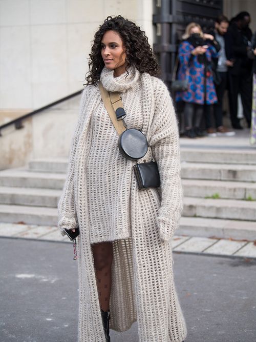 Streetstyle mit Pulloverkleid und passendem Longcardigan.