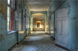 Schubiger M&ouml;bel Digitaldruck auf Acrylglas Lost Place Flur 1