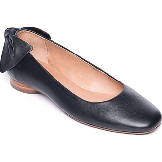 Bernardo Bernardo Eloise Bow Flat in Black Leather at Nordstrom, Size 10