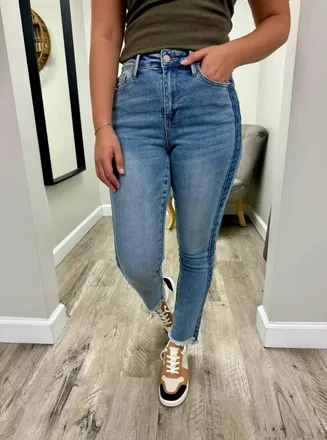 Judy Blue Side Panel Detail With Frayed Hem Jeans In Vintage Wash