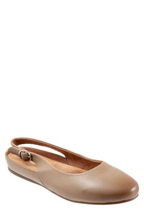 Softwalk Sandy Slingback Flat Sandal in Taupe Leather at Nordstrom, Size 10.5