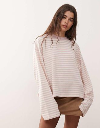 Lioness Bloom - T-shirt a maniche lunghe girocollo squadrata in misto cotone color cipria a righe-Multicolore