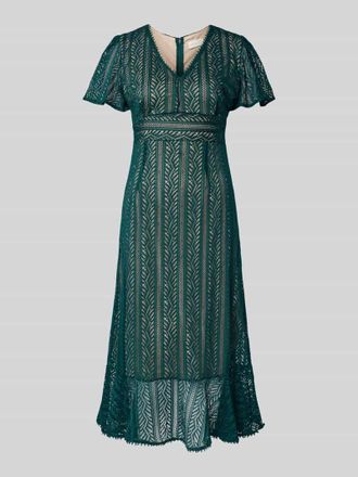 Apricot Kleid mit H&auml;kelspitze in Gruen, Gr&ouml;&szlig;e XXL