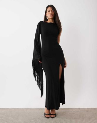 Asos vestito lungo monospalla in tessuto fluido con frange e spacco nero