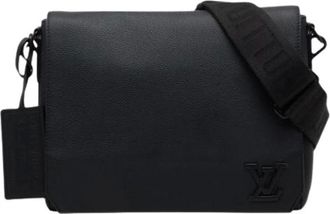 Louis Vuitton Pre-owned Cross Body Bags, male, Black, Size: ONE SIZE Pre-owned Takeoff Messenger
