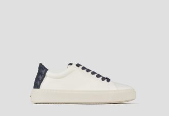 Alexander Smith London Man in white leather and woven blue leather back