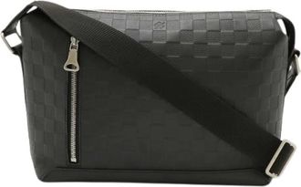 Louis Vuitton Pre-owned Cross Body Bags, male, Black, Size: ONE SIZE Pre-owned Discovery Messenger PM
