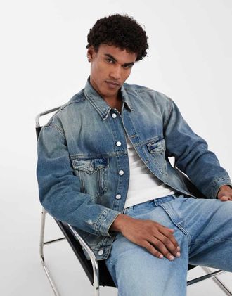 Tommy Jeans Giacca trucker oversize in denim lavaggio blu medio