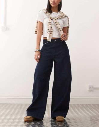 Reclaimed Vintage wide leg barrel jeans in indigo rinse wash-Blue