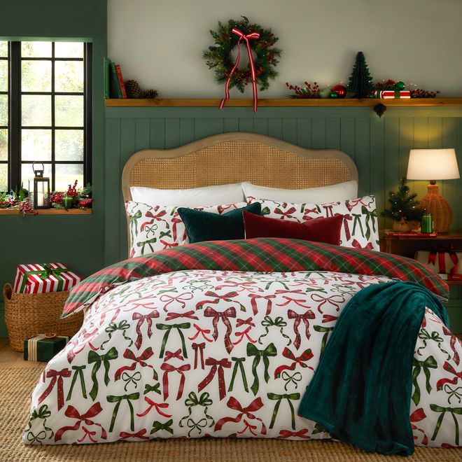 furn. Furn Nathalie Bows Bettbezug-Set - Festliche, wendbare Weihnachtsbettwäsche mit Karomuster (Beere/Kiefer - Einzelbett) ab 39,72 €