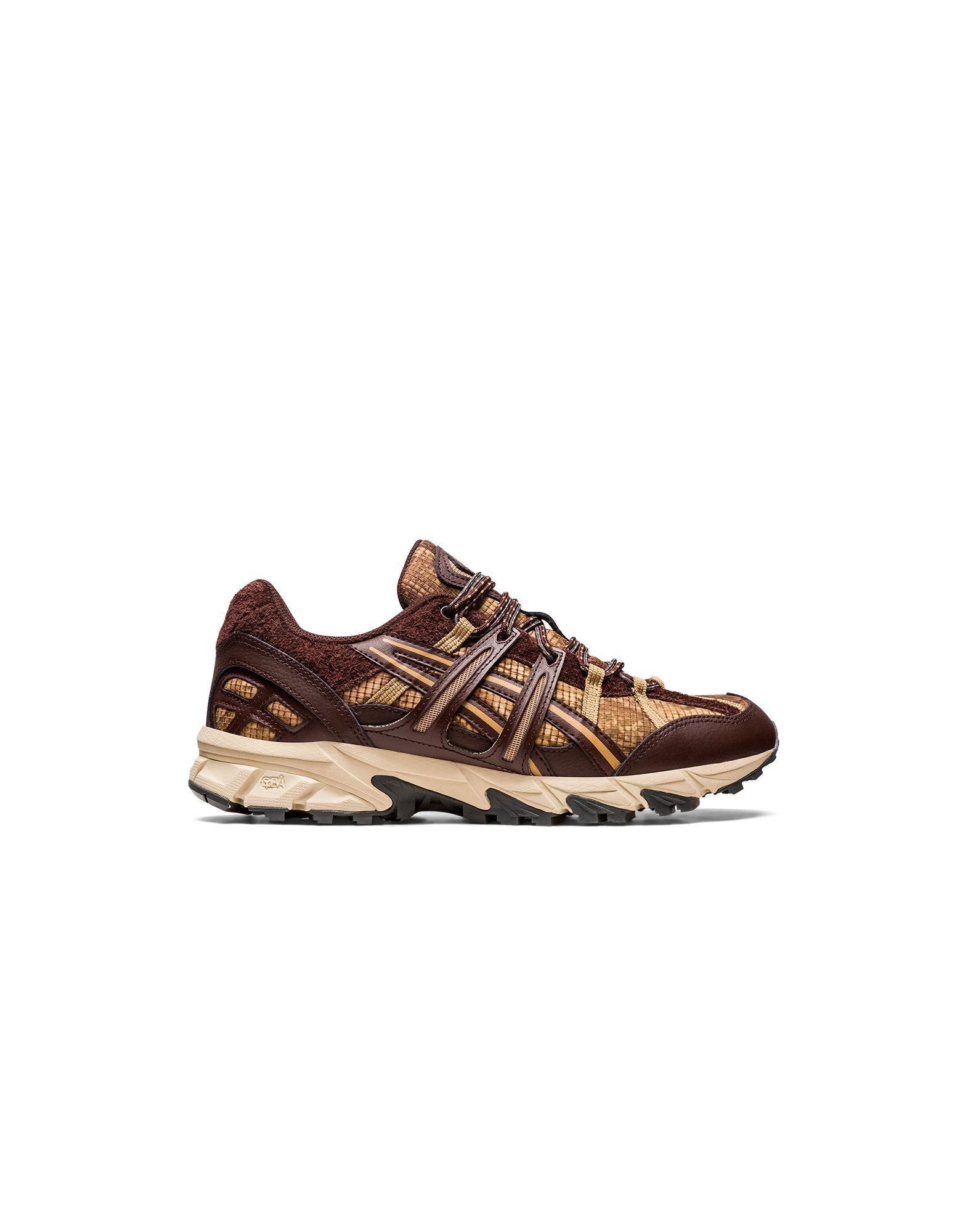 Saldi Scarpe Asics in Marrone Acquista fino a fino al 60 Styligh