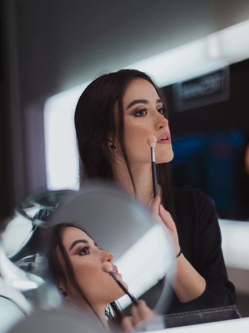 So trägst du Foundation bei trockener Haut auf.