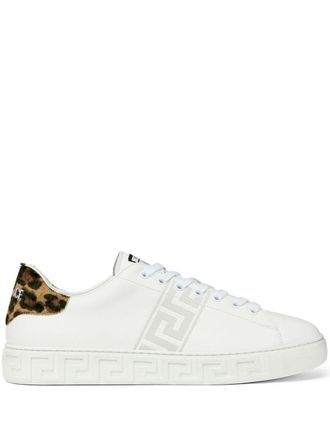 Versace Greca pony-effect sneakers - men - Calf Leather/Polyester/Calf Hair/Thermoplastic Polyurethane (TPU)/Nylon - 40 - White
