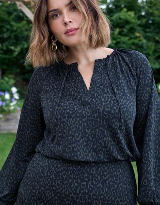 Live Unlimited London Womens Khaki Dash Print V-Neck Jersey Raglan Sleeve Blouse - Green - Size: 12