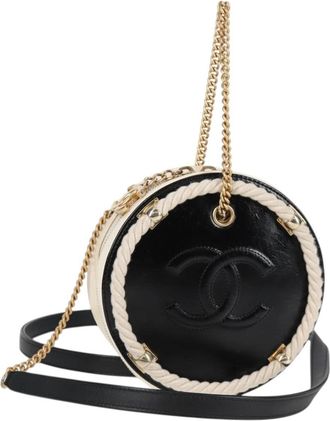 Chanel En Vogue Round Bag Crumpled Calfskin Black Leather Bag (Pre-Owned)