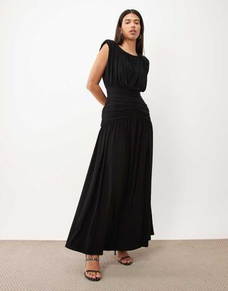 Asos vestito maxi senza maniche con spalle strutturate nero