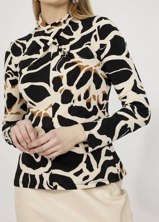 Frank Lyman Design Womens Long Sleeve Crewneck Blouse In Animal Print