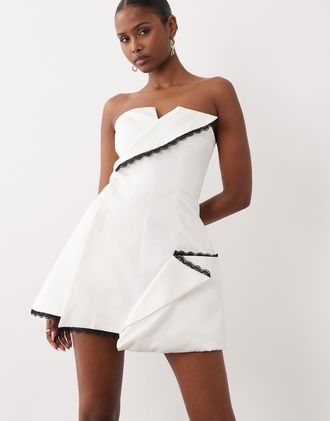 Asos Vestito corto a fascia in raso bianco con finiture a contrasto
