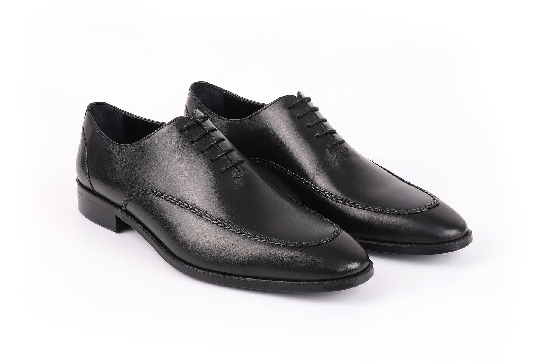 Vella Pais: Black Low-Cut Shoes now at $49.97+ | Stylight