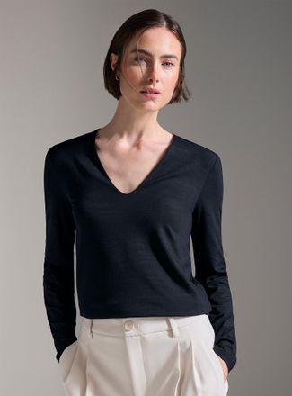 Contemporaine Womens Thick and flowy long-sleeve V-neck T-shirt