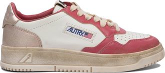 Autry Turnschuhe und anziehen
