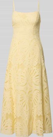 Forever New Cocktailkleid mit Lochstickerei Modell Maya in GELB, Gr&ouml;&szlig;e 34