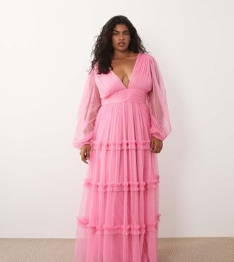 Lace & Beads Plus Vestito lungo in tulle rosa a balze con scollo profondo e volant