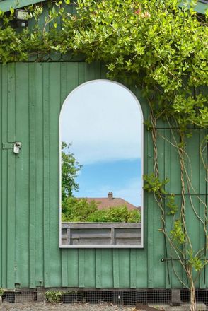 MirrorOutlet White Metal Framed Arched Garden Wall Mirror 63 X 31 (160CM X 80CM) | Size: 1 Pack