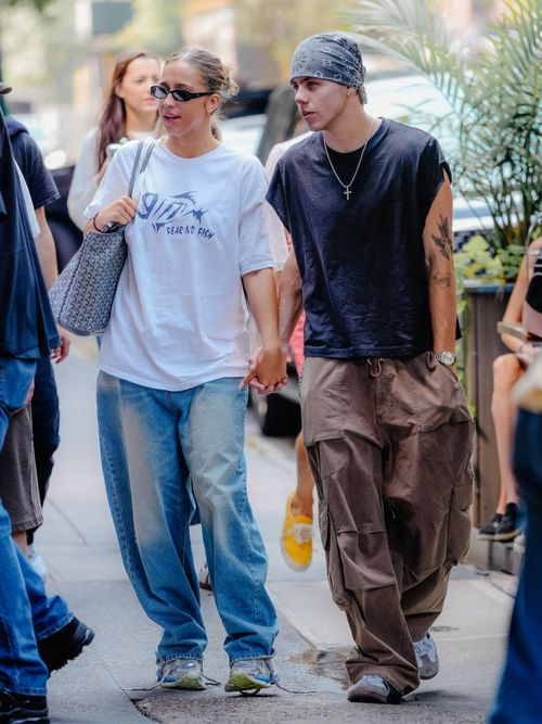 Tate McRae and The Kid LAROI walk hand-in-hand on September 13, 2024 in New York, New York.