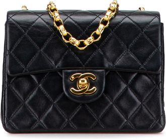 Chanel Matelasse Leather Shoulder Bag (Pre-Owned)