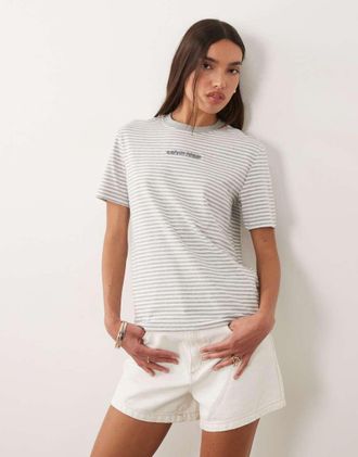 Calvin Klein Jeans T-shirt vestibilit&agrave; classica grigia a righe con logo floccato-Grigio