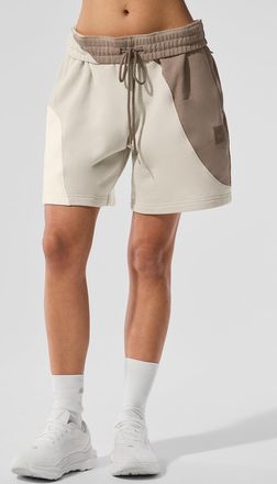 Alo | 7 Make Waves Short in Ivory/Bone/Gravel, Size: 2XL WOMEN/XL MEN