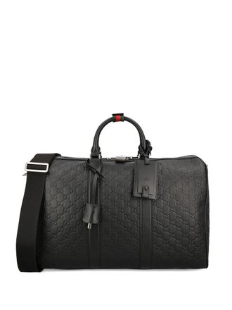 Gucci medium GG Emblem embossed holdall - Zwart