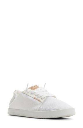 Roxy Mauka Sneaker in White at Nordstrom, Size 9.5