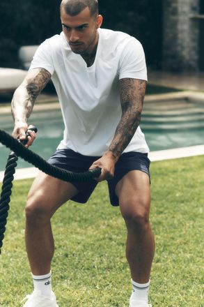 Alo Vapor Crewneck Short Sleeve Top in White, Size: Medium