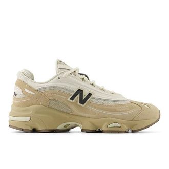 New Balance Unisex 1000 en Beige/Negro, Gamuza/Malla, Talla 37.5