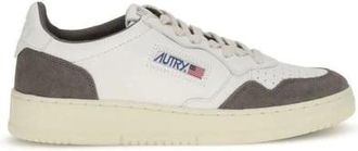 Autry Geperforeerde Lage Leren Sneakers - Dames - Sneakers - Grijs - 38 EU - Leer - Schoenen