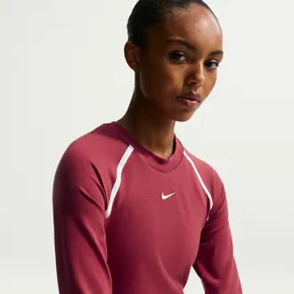 Nike Womens Nike Sportswear Tight Long-Sleeve Cropped Top in Red | IF0338-613