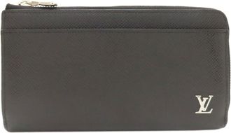 Louis Vuitton Taiga Black Taiga Leather Long Wallet (Bi-Fold) (Pre-Owned)