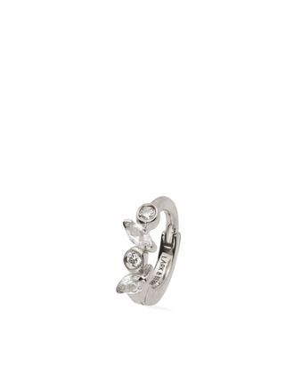 Lark & Berry 14kt witgouden kleine Veto oorring met diamant en saffier - Zilver